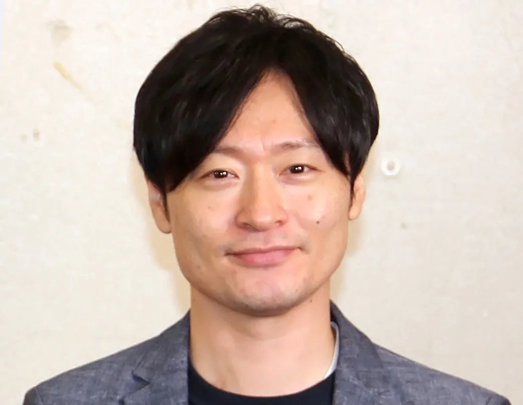 解散から2年…『M-1』3年連続準優勝芸人、“激変”姿に反響「雰囲気変わった！爆イケオジ」「めちゃくちゃダンディに!!!素敵!!!」