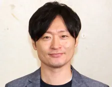 解散から2年…『M-1』3年連続準優勝芸人、“激変”姿に反響「雰囲気変わった！爆イケオジ」「めちゃくちゃダンディに!!!素敵!!!」