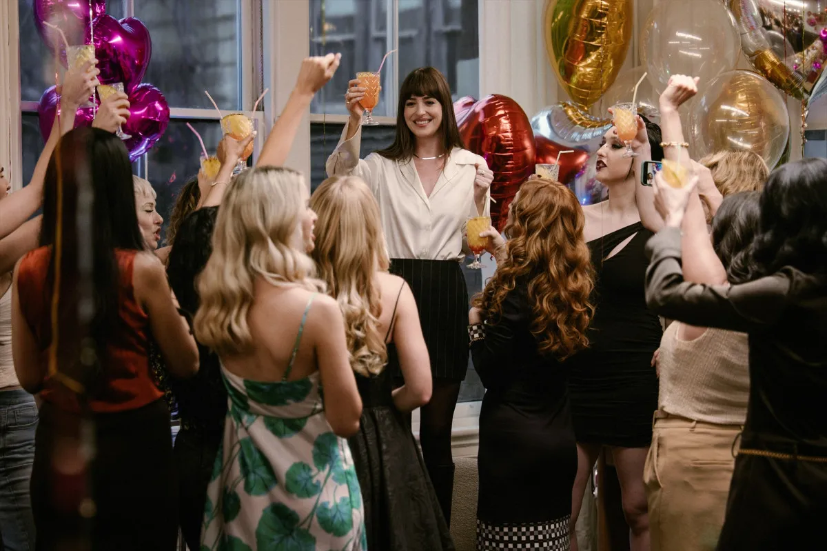 ダコタ・ジョンソン×クリス・エヴァンス×ペドロ・パスカル共演『マテリアリスト 結婚の条件』を紐解く特別映像