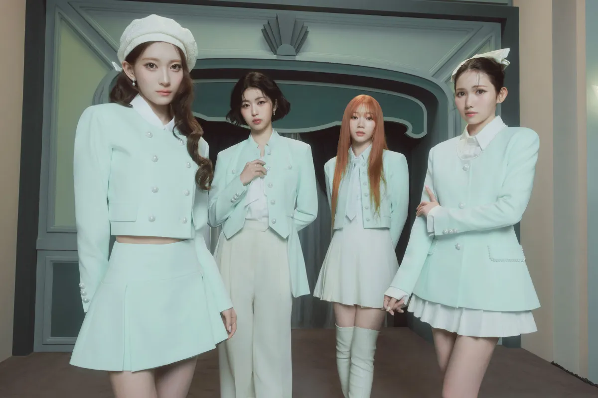 IS:SUE、クラシカルな“新ビジュアル”公開　1stアルバム『QUARTET』ジャケット写真には遊び心も