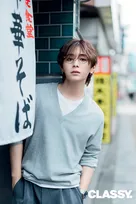 山田涼介、『CLASSY.』連載でまさかの大衆居酒屋で庶民派デート　普段から紳士的な一面も「それこそ知念にも取り分けてあげるし」