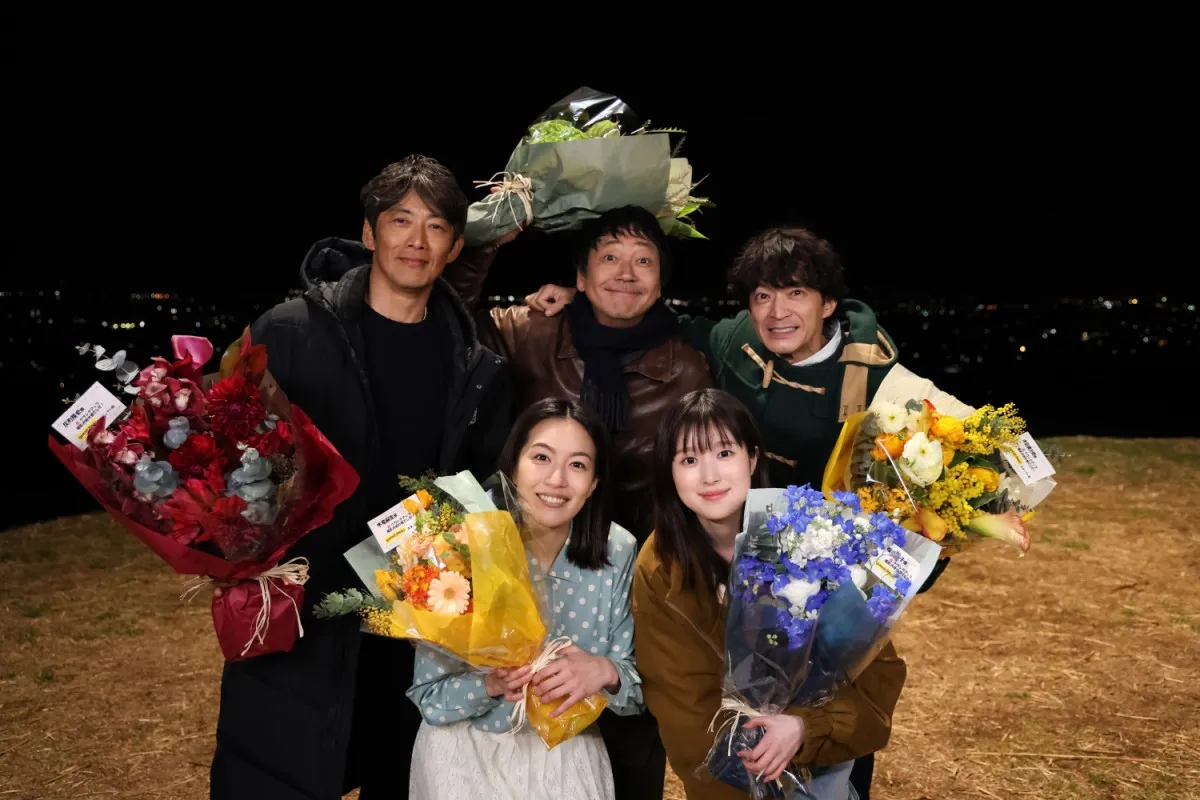 『ラムネモンキー』反町×大森×津田が夜の高台でクランクアップ　今夜、“マチルダ失踪事件”のすべての謎が明らかに