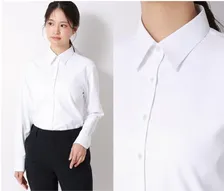白シャツの”透け”と”襟汚れ”の悩み解決？　襟のファンデや皮脂汚れが洗濯で落ちやすいシャツが登場