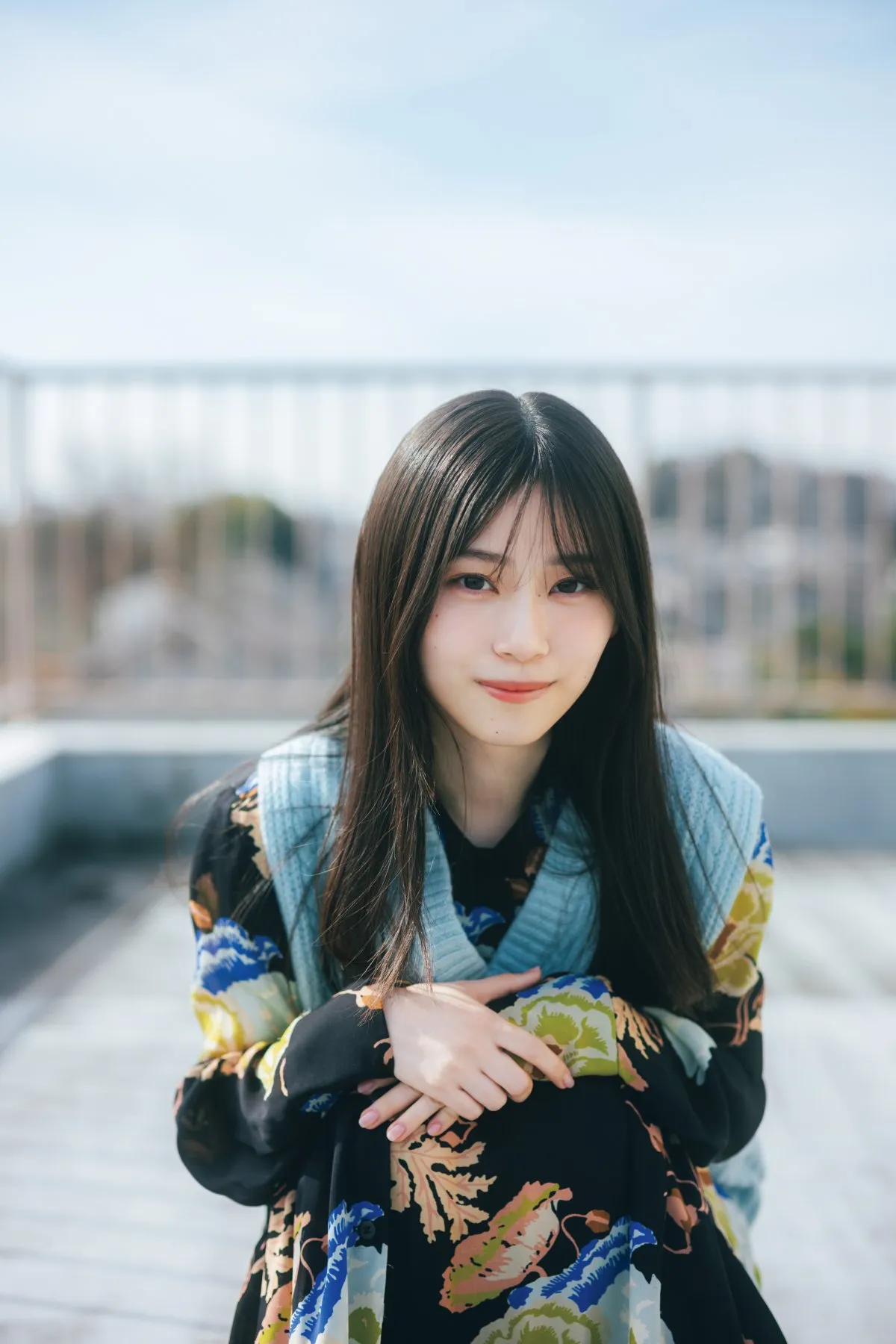 櫻坂46山下瞳月、21歳“次世代エース”が『サンデー』表紙に登場　ゆったりオフな姿
