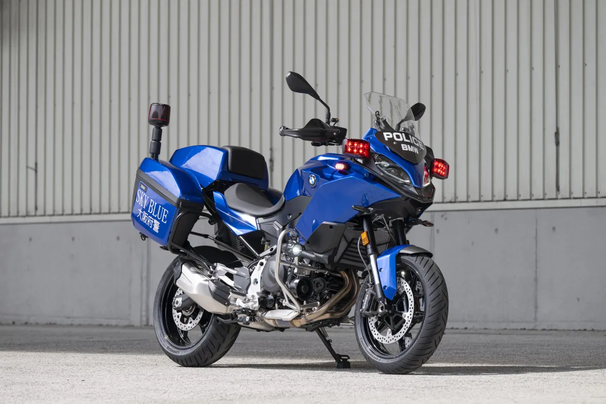 大阪府警、警察バイク部隊に『BMW F 900 XR』導入　ひったくりや車上ねらいなどの街頭犯罪対策に一役