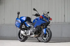 大阪府警、警察バイク部隊に『BMW F 900 XR』導入　ひったくりや車上ねらいなどの街頭犯罪対策に一役