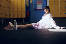 乃木坂46川崎桜、パリでスケートの夢かなえる　自らデザインに携わったスケート衣装を披露