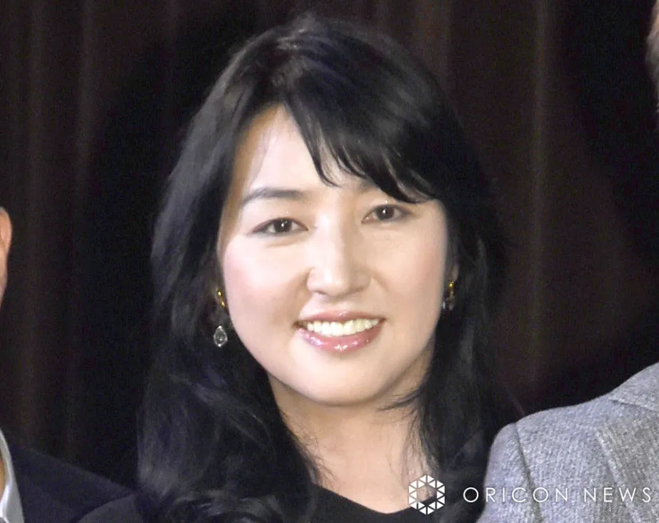 元タカラジェンヌ・愛華みれ、黒柳徹子にプレゼントした手作りバッグを披露「かわいい」「夢と愛いっぱい」「素敵です」