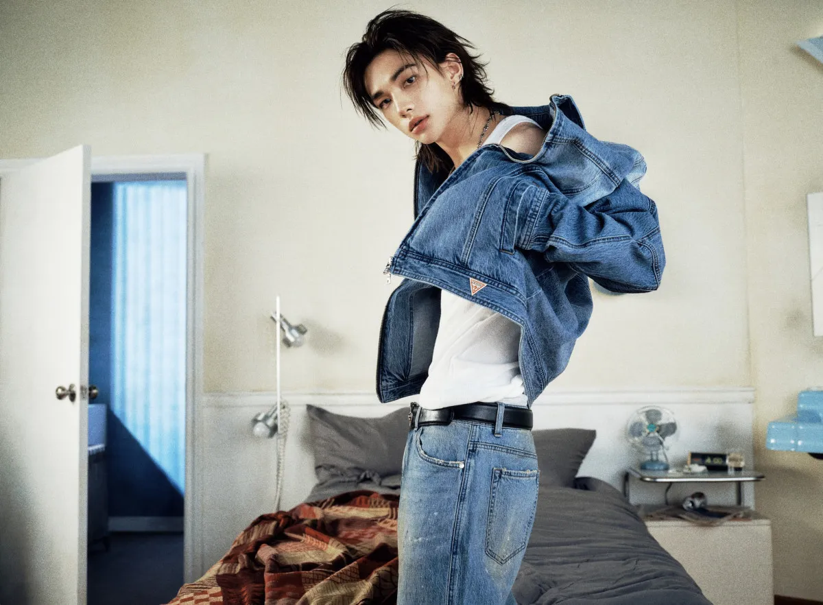 Stray Kids・ヒョンジン、力強いデニムスタイル披露　「GUESS」SSキャンペーン第2弾ビジュアル公開