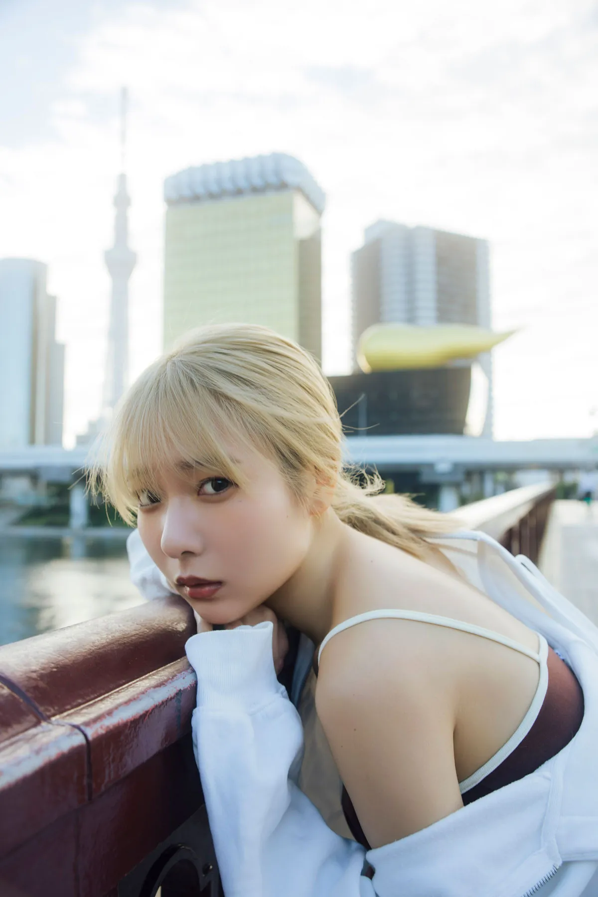 元アイドル#2i2の奥ゆい、金髪から黒髪にイメチェンし再出発　大人の魅力あふれる初写真集