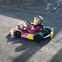 ドリフト走行する幼稚園児、まるで彼女を迎えにきた彼氏のよう…キッズカート動画に70万回再生「目の前でこんなんされたら惚れるわぁ～」