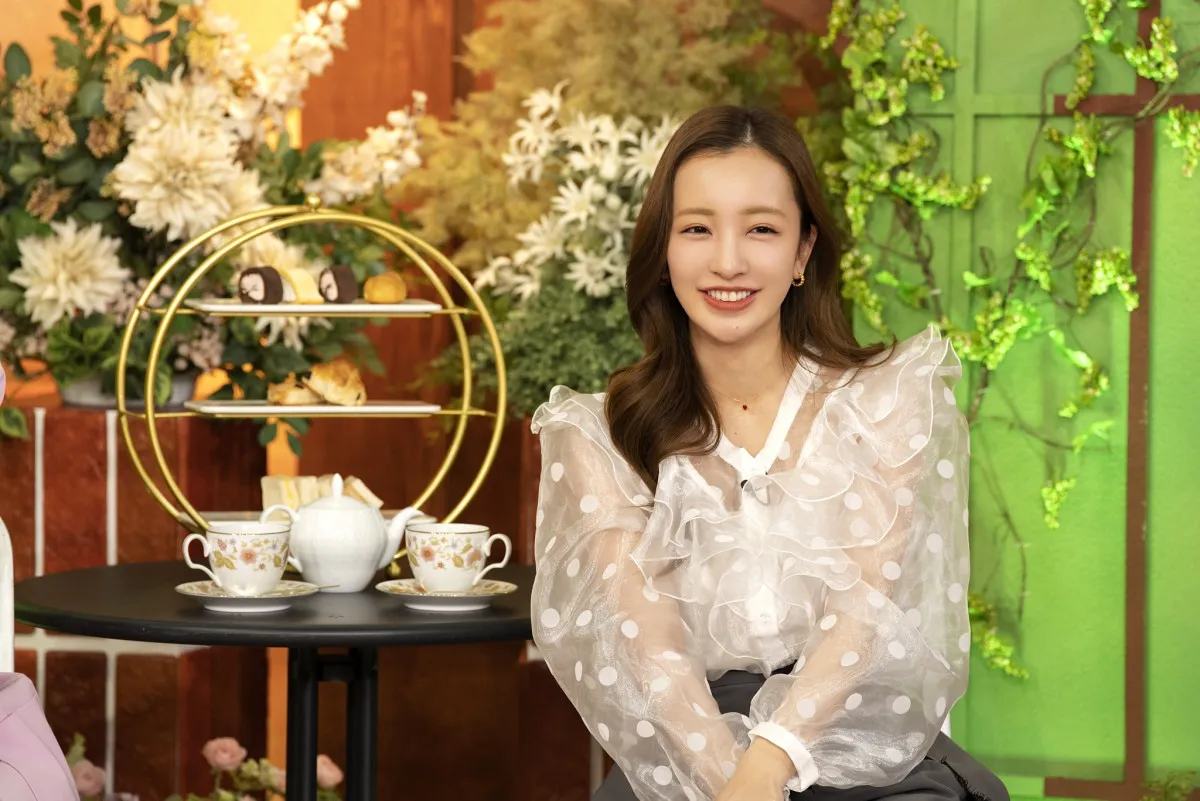 板野友美、“プロ野球選手の妻”ならではのママ友事情を告白　あまりの天然ぶりに峯岸みなみは「昔から…」