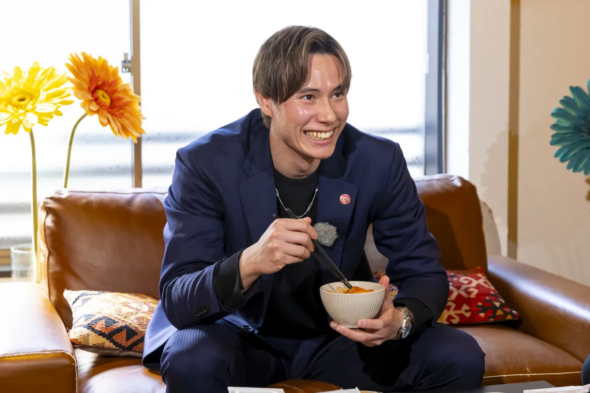 バレー日本代表・高橋藍、“青春の味”を紹介　「ちょっと待ってくれ、うますぎる…！」