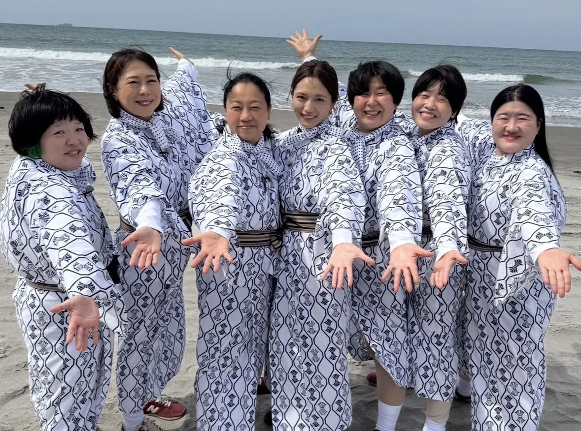 川口春奈、『イッテQ！』温泉同好会“新弟子”に「なんでもやります！」　泥だらけ＆ボクシング対決も