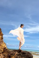 KARA知英、約10年ぶり写真集で水着姿を初披露　見惚れるほどの圧倒的スタイル