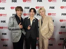 JO1、アメリカ音楽賞で“日本人アーティスト初”　バックストリート・ボーイズとの握手も