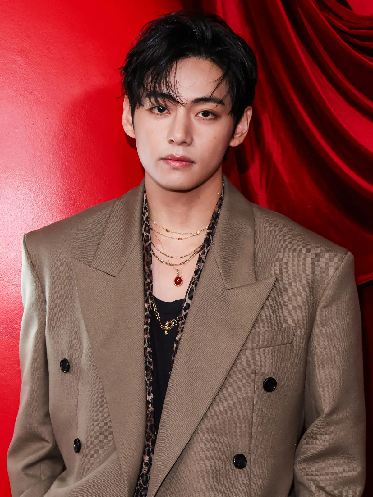 BTS・V、大量のオフショット公開　ジミー・ファロンとの2ショット＆7人の写真も「テテが楽しそう」「こんなかわいいテテを撮ってくれた人に心から感謝」