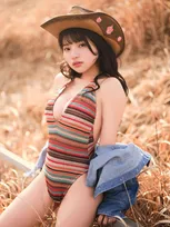 トランジスタグラマー・姫野ひなの、破壊力抜群の圧巻ボディライン「（目標は）写真集を出すこと」【秘蔵カット＆インタビュー】