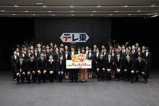 テレビ東京、2026年度入社式にユースケ・サンタマリア＆加藤綾子がサプライズ登場　新入社員にエール