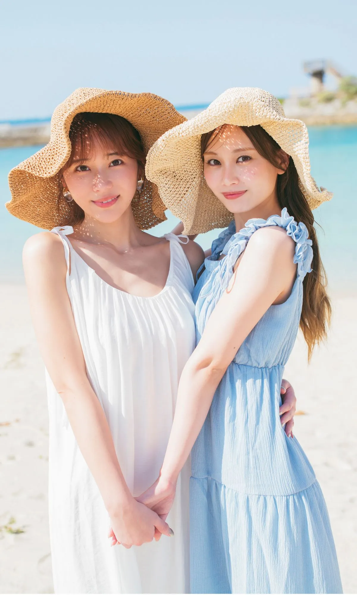 SNSで話題『俺達のあざす。』ゆい＆ゆき“姉妹旅行”写真集　ランジェリー姿も