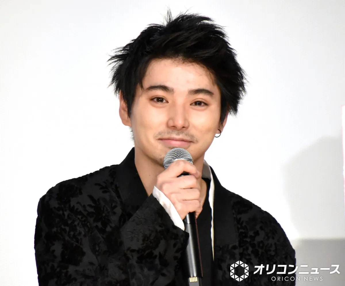 UA＆村上虹郎、最新親子2ショット公開　母から息子へ贈った愛の言葉に反響「すてきーー!!!」「カッケー親子だぜ」