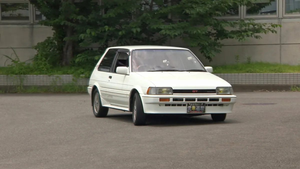 40年前のトヨタ“ホットハッチ”をおぎやはぎ絶賛「今見るとカッコイイ」「『カローラ』5台はなかなか上級者」