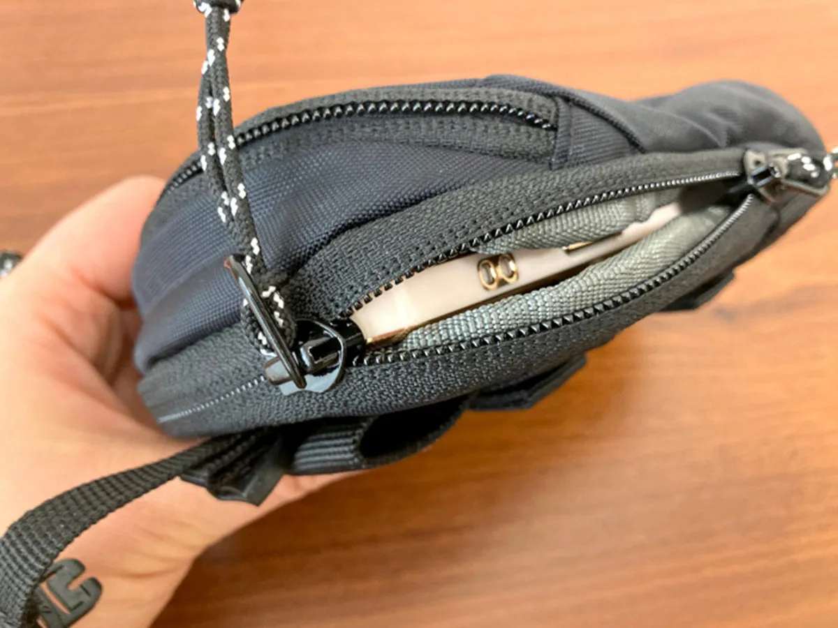リュックだと「スマホや定期が出しにくい」「財布はどこに入れてる？」　そんな時に『ミレー』の外付けポーチが大正解だった！