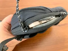 リュックだと「スマホや定期が出しにくい」「財布はどこに入れてる？」　そんな時に『ミレー』の外付けポーチが大正解だった！