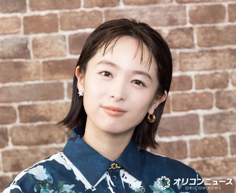 1児の母・清野菜名、メガネ姿でリラックスした近影に反響「めっちゃオシャレ」「ウインク上手」　夫は生田斗真