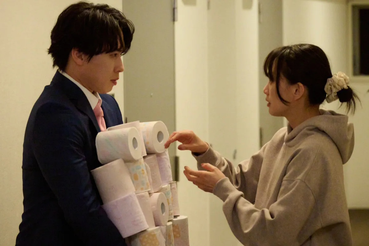 『ターミネーターと恋しちゃったら』宮舘涼太“アンドロイド”のときめきシーンに反響　ヒロイン・臼田あさ美と2人きりのオフィスで…