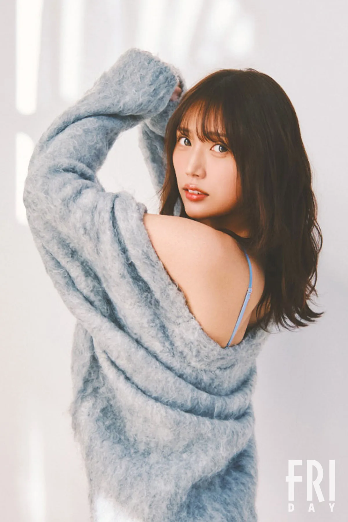 美しすぎるラウンドガール・羽瀬レイナ、「あの博多美人」が大胆衣装で『FRIDAY』初登場