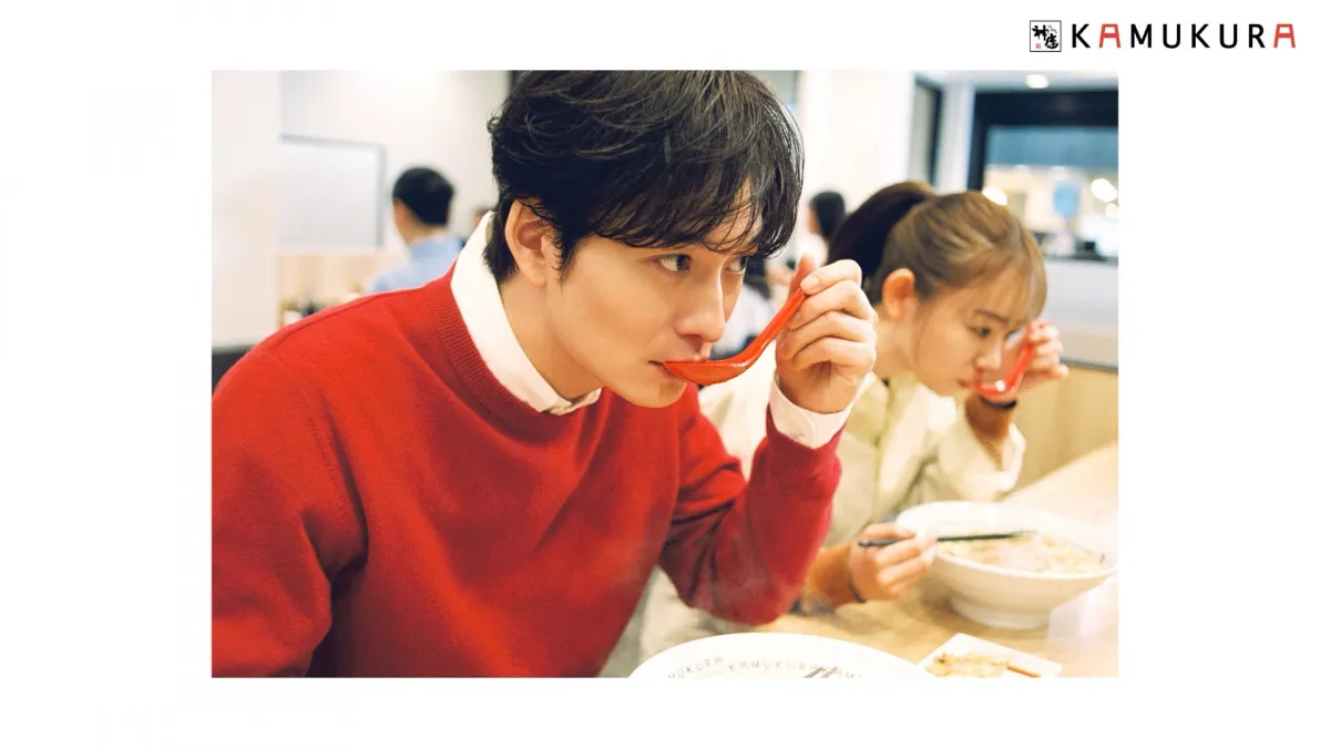 岡田将生「現在育児でなかなか外食が難しいので楽しみにしてきました」…ラーメンすする姿が公開、杏花と2ショット