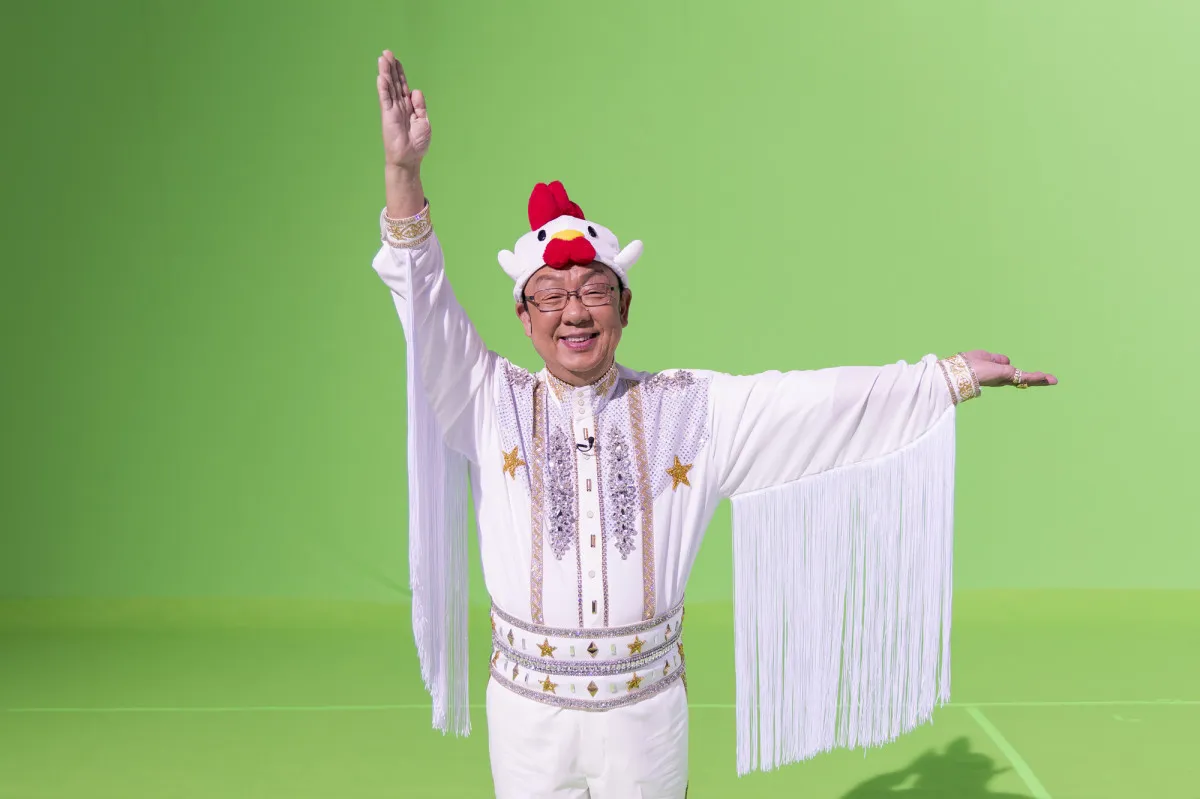 梅沢富美男、「からあげクン」姿でステージ熱唱　家族愛あふれる姿と意外な特性も明らかに