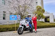 USJの綾小路麗華「道路で寝ないようにしなさい！」警察と異色の共演