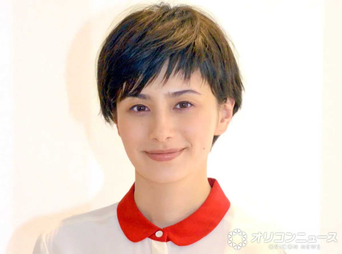 ホラン千秋が“覚醒”、ハイトーンヘア＆モードな表情で印象ガラリ「かっけぇー」「プラダを着た悪魔に出てました？」