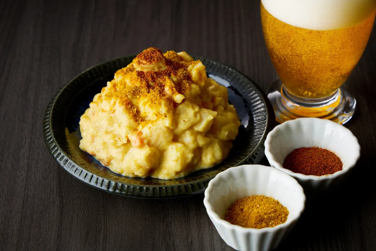 ポテトサラダに“限界量”のカレー粉を追いがけしたポテトサラダ＆たっぷりピーナッツバターに“狂う”サンドイッチ　ドンキの「偏愛めし」新商品