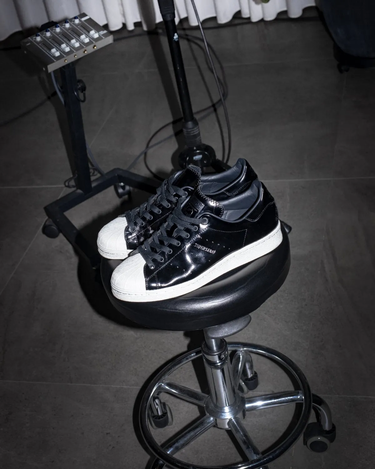 V.A.×アディダス オリジナルス『SUPERSTAN』発売へ　名作スニーカーをミックスしたハイブリッドモデル