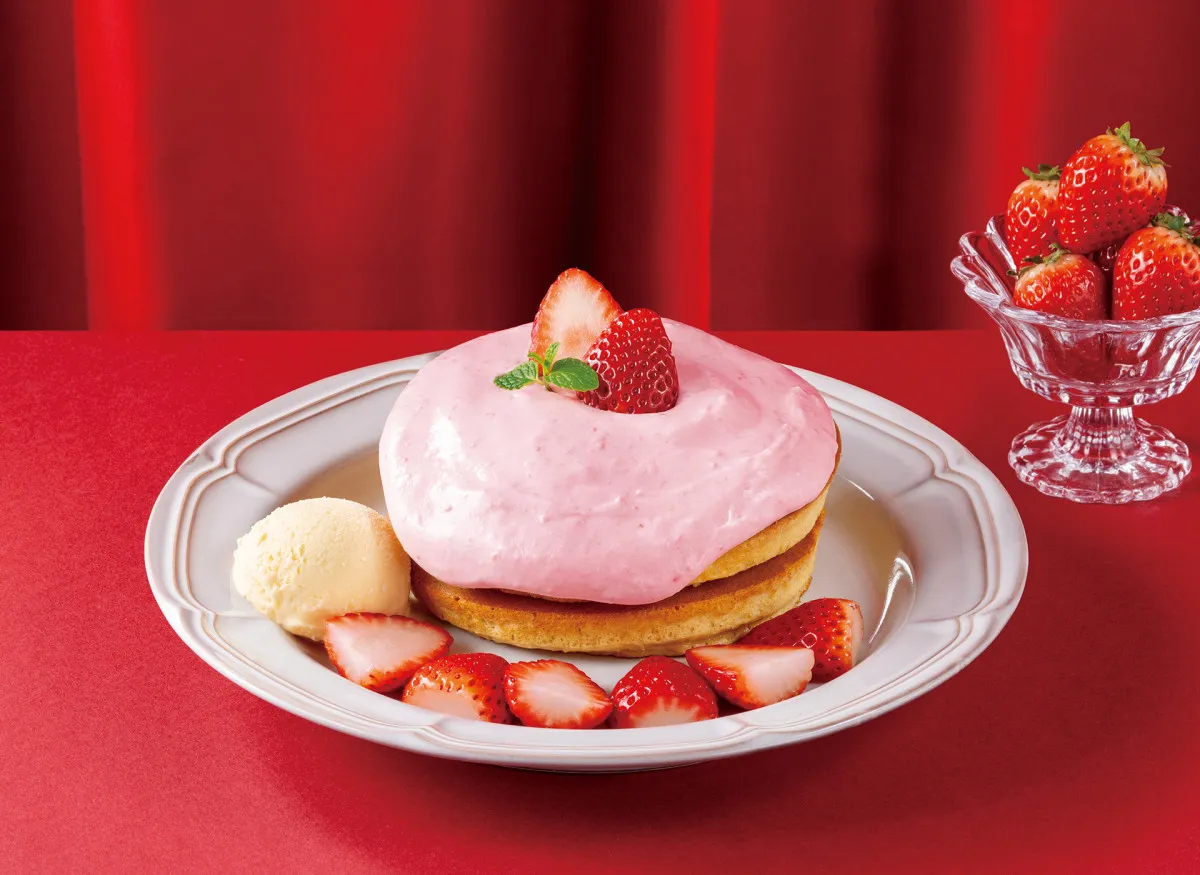 【きょうから】珈琲館『トラディショナル・ホットケーキ』限定値引き、2枚590円～　春限定の「まろやか苺ミルククリーム」も対象