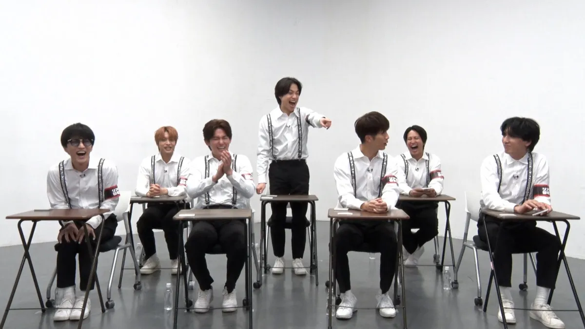 WEST.、紙相撲で大盛り上がり…あるメンバーの才能発覚　予想を超えた大熱戦「おうちに持って帰る！」