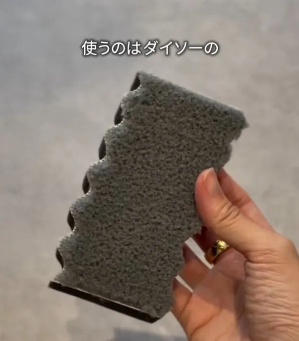 ダイソーの“謎スポンジ”がフィルター掃除の救世主だった　エアコン・除湿機のホコリを一掃「とにかく楽すぎる」