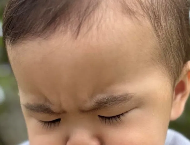 「石原良純すぎるｗ」11ヶ月ベビーの公園デビューが激渋　母も認める“チャームポイント”の貫禄に悶絶