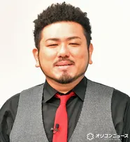 鬼越トマホーク・金ちゃん、入園式で長男＆次男と記念撮影「大きくなりましたね」「スーツかっこよ」　次男が入園で「息子2人揃って同じ幼稚園」に
