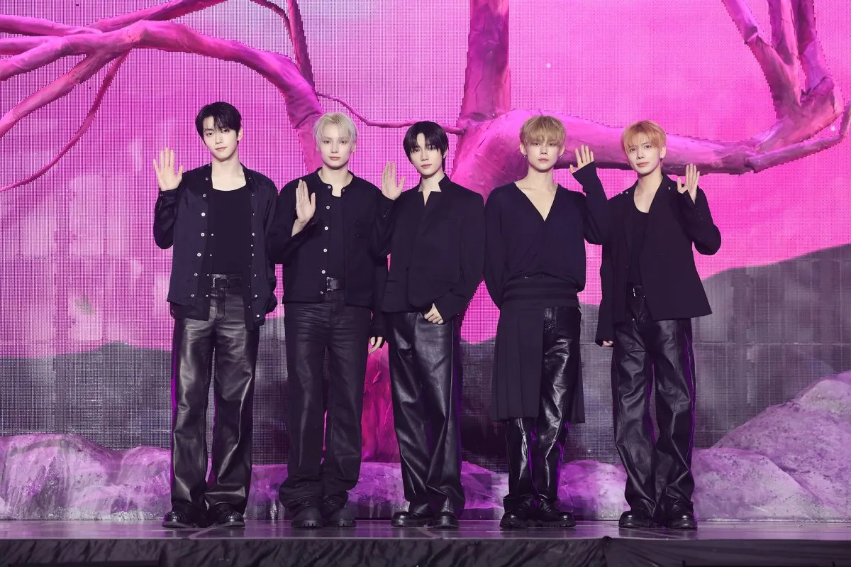 TOMORROW X TOGETHER、再契約のビハインド告白「メンバーとの意見は1時間かからず一致」　BTS・RMからアドバイスも