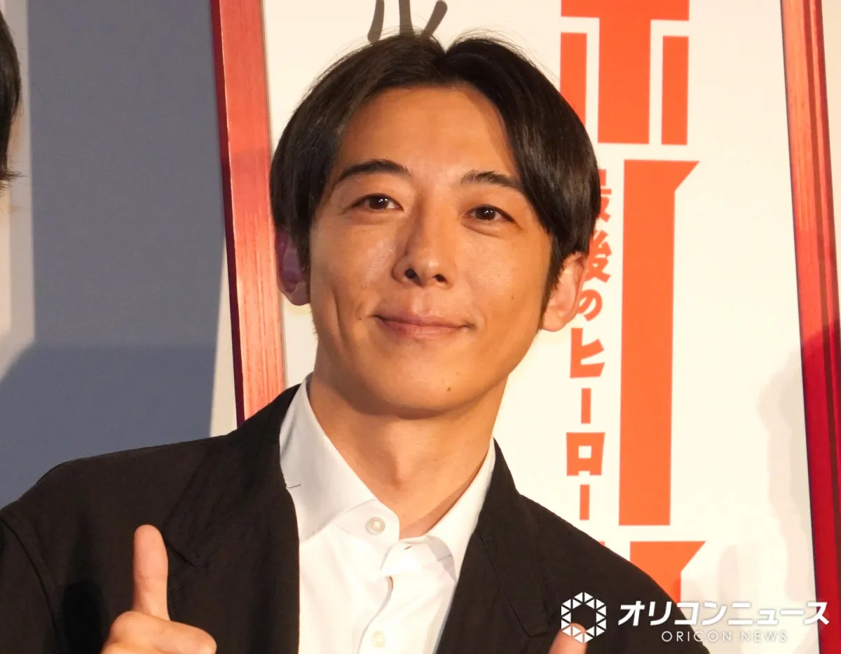 高橋一生、1人2役を演じ“違う作品を撮っている感覚”　市村正親から「大ファン」と言われ照れ笑い