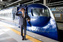 2.5次元ストリーマー・キミトス、南海なんば駅の特別駅長に就任　ビジュアル＆コメント発表