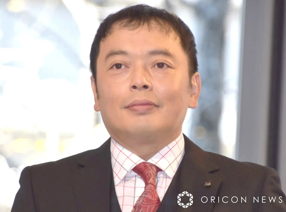 中川家・礼二、長男と大井町トラックスで“推し活”　ペアルック＆親子2ショットに反響「礼二さんにそっくり」