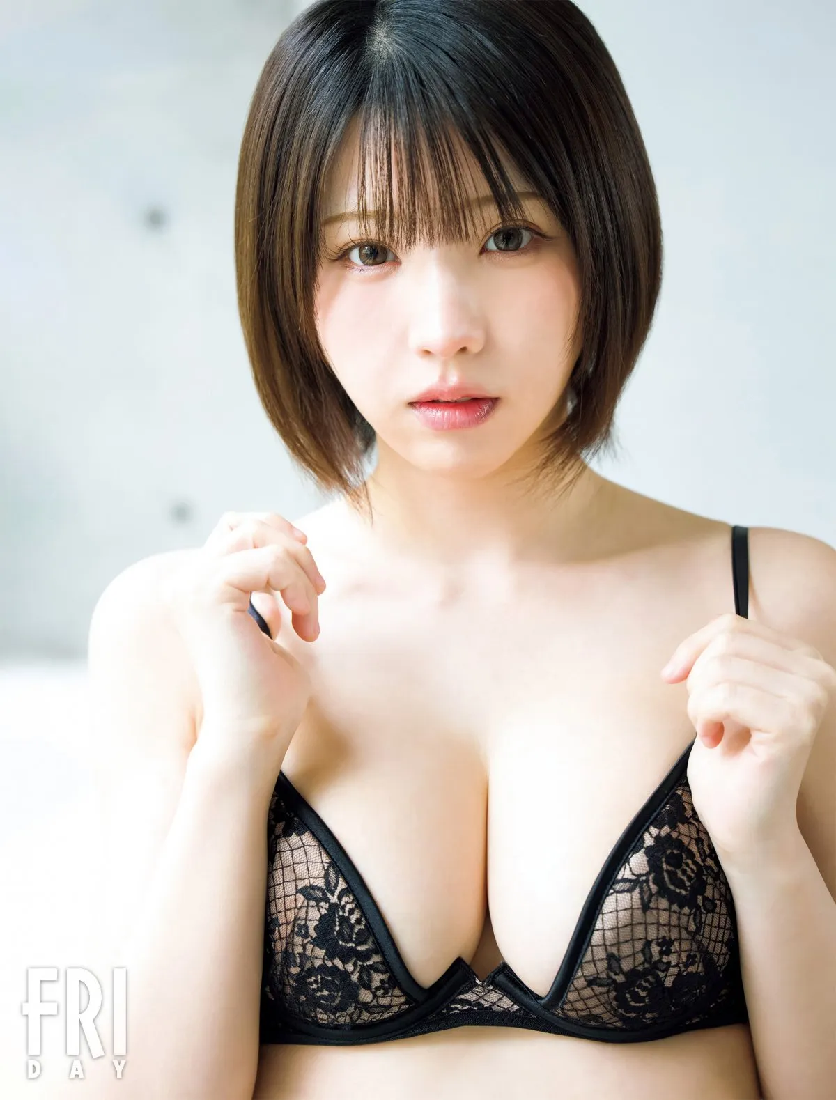 “最強コスプレイヤー”えなこ、最上級に甘いルックス＆完璧ボディ　『FRIDAY』表紙＆巻頭10P登場