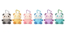 「お買いものパンダ」がぬいぐるみキーホルダーに　全6色ランダム仕様、コンプセットも登場