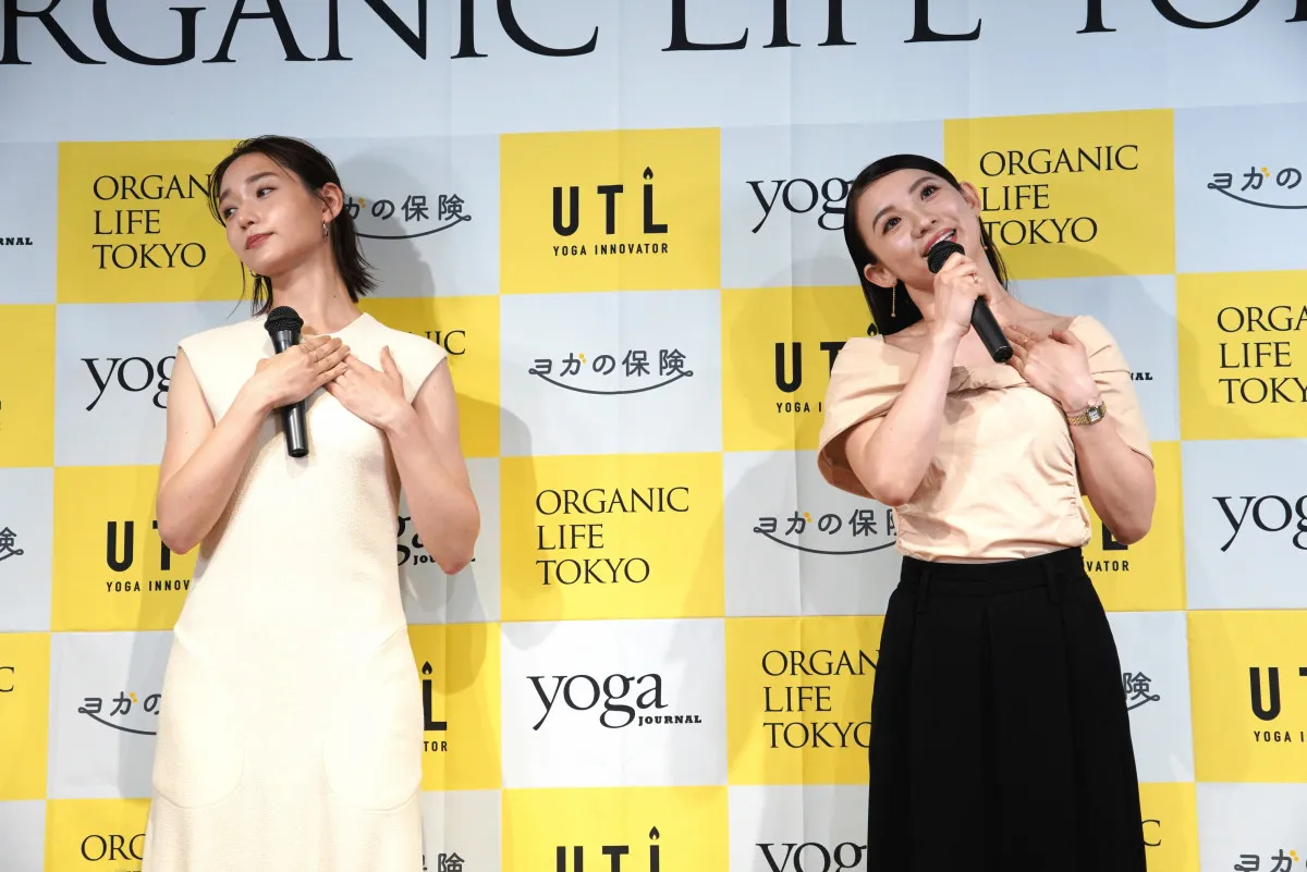 白本彩奈、ヨガ講師・廣田なお氏と“ザビエルポーズ”披露　“忙しい人ほどヨガを”