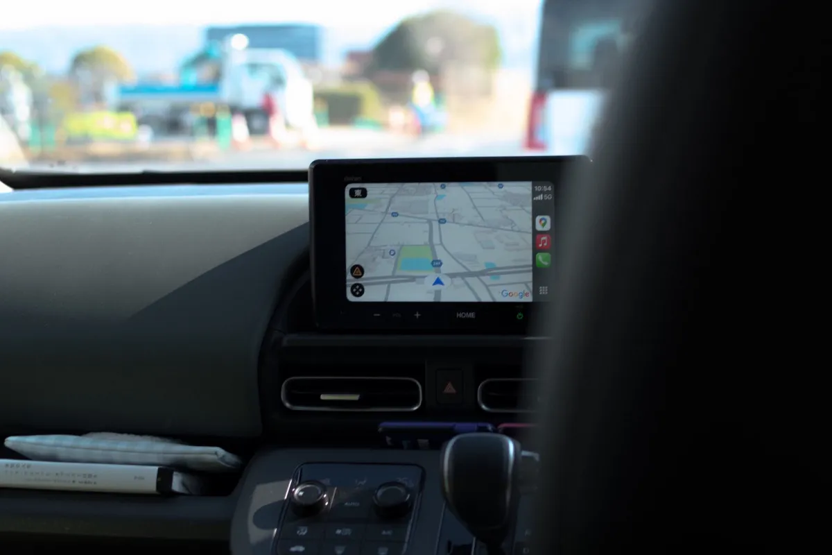 開きかけの倉庫、電線、カーナビ…「あれなに？」期の5歳児に一眼レフを渡したら「無垢だ…」「世界がまだ未知にあふれている」